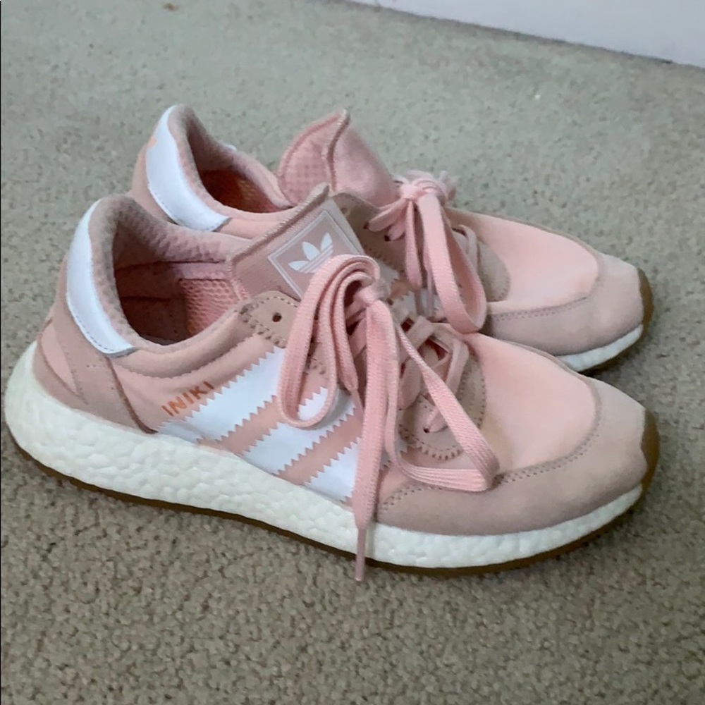 Iniki Runner Tennis Shoes
